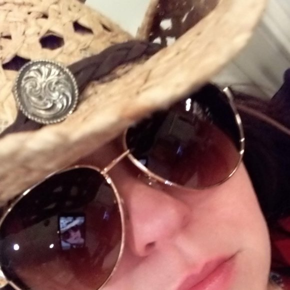 Like this to wind down with me to benefit our mission w.at-risk women. - Picture 14 of 16